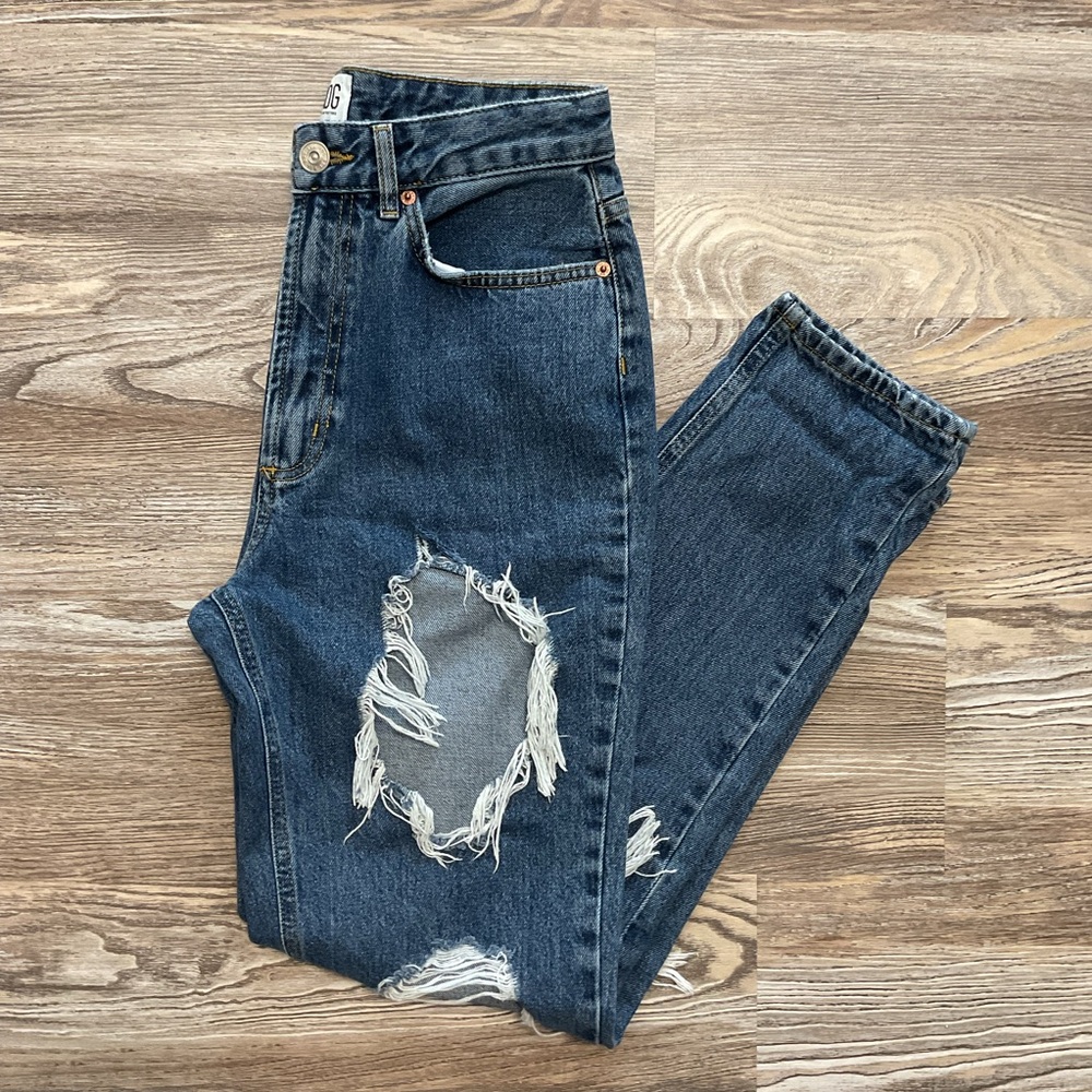 BDG Urban Outfitters Mom High Rise Destructed Cotton Jeans 27